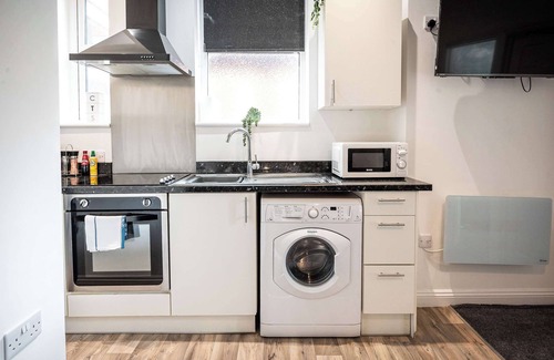 Moseley Apartment | Emerald Suite Moseley Mews by STAE-Homes
