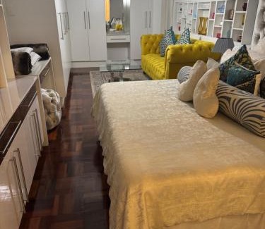 Humewood Apartment | Emerald Suite Summerstrand