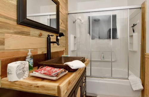 Big Bear City Ski Chalet | Emma's Cottage- Adorable Central Cozy Modern Chalet Home- Minutes to Activities