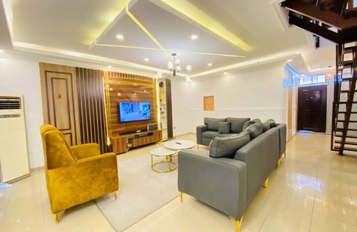 Ofin Apartment | Emmatty Luxury 3bedroom Apartment in V. I