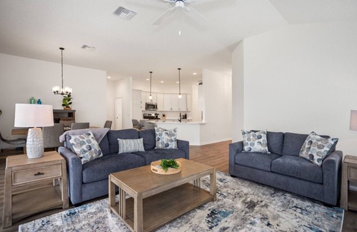 Sumter County House | Emmit Stylish Retreat (Oak Hollow)