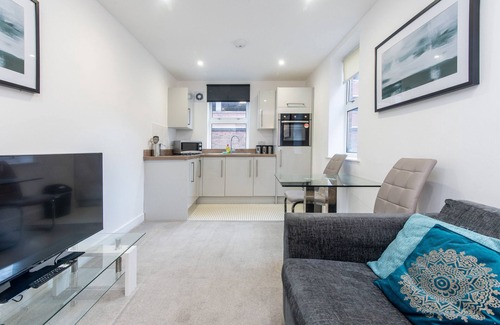 Frampton on Severn Apartment | Emperor House Apt 4 - Short Walk to Stratford City Centre