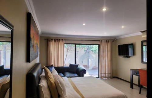 Universitas House | Emzini Guesthouse Universitas