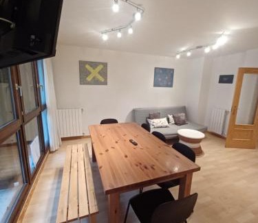Biescas Apartment | En el pleno centro de Biescas con garaje, ascensor y WiFi