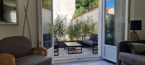 Surgeres Apartment | En hyper centre, logement climatisé entièrement rénové! Netflix - Amazon Prime - Terrasse - Le Nature Zen