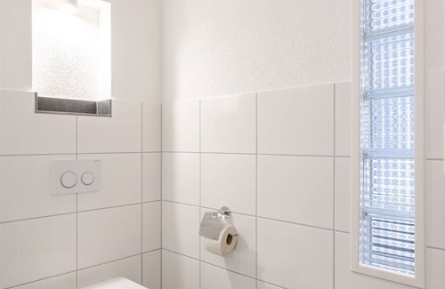 Kallern Apartment | En-suite guestroom, close to Zürich and Luzern, private entrance and parking