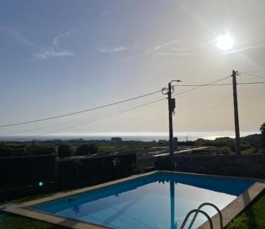 Carreco House | Encantadora moradia T1, com piscina e vista mar a 500m da praia
