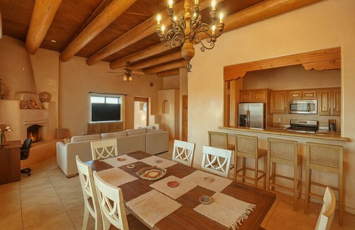La Cienaga House | Encanto Casita steps away from Santa Fe Hot spring