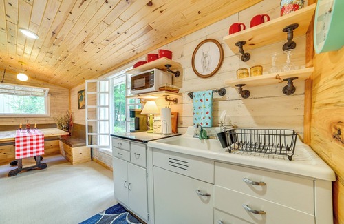 Rogers City Cabin | Enchanted Lake Huron Cottage w/Beach Access!