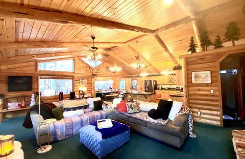 Eagle Mountain Estates House | Enchanted Log Home on Large Lot Pet friendly