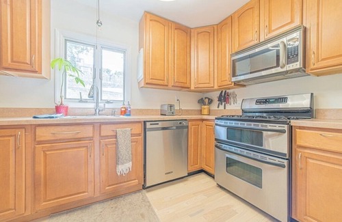 Danbury House | Enchanting 3 Bedroom Lake House on Candlewood Lake