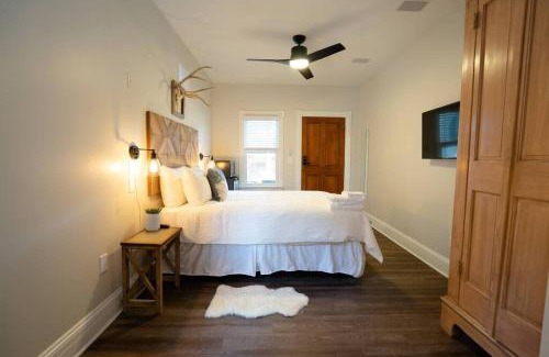 Five Points Apartment | Enchanting Escape