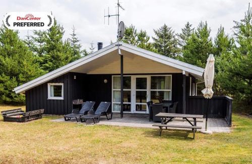 Henne House | Enchanting Hideaway in Henne Town-By Traum