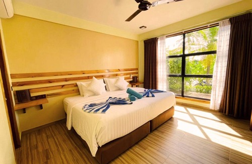 Dhangethi House | Endheri Sunset