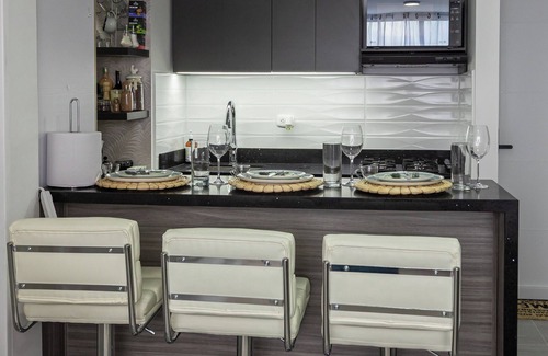 Pereira Condo | Endless Hot Water A/C Long-Term Stay Pool, FREE Breakfast/BBQ By Airport