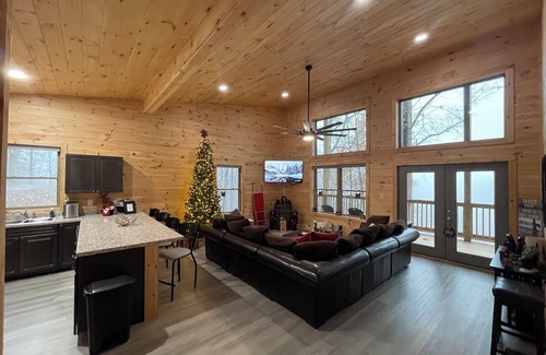 Means Cabin | "ENDLESS VIEW" Red River Gorge/Natural Bridge- New Construction! Dog Friendly!