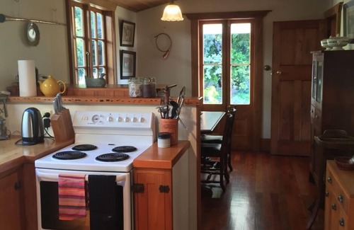 Havelock North Cottage | Endsleigh Cottages, Middle Cottage