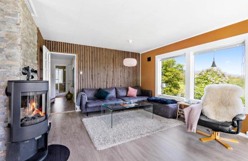 Tingvoll House | Engbu