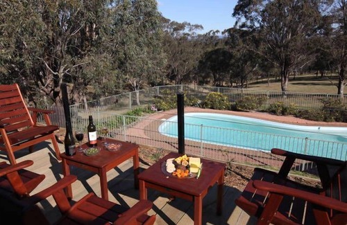 Lovedale House | Englewood Ridge, country house in the vines on 25 acres. Pet Friendly