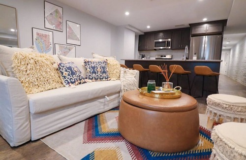 Park View Apartment | English Basement in Renovated 110 y/o Row Home!