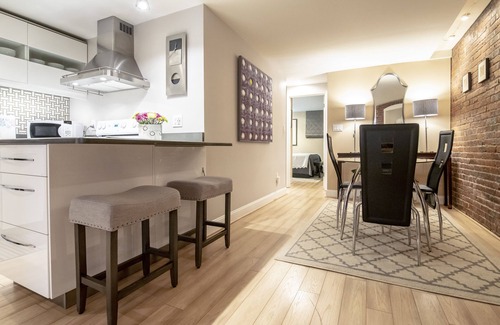Capitol Hill Apartment | Enjoy a classic Capitol Hill experience just 5 blocks from the seat of power.