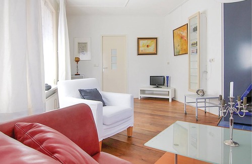 Elim House | Enjoy a comfortable vacation with your family and friends in this extremely well maintained and beau
