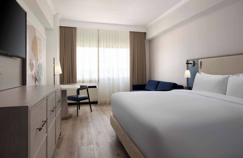 White Plains Hotel | Enjoy a Hassle-Free Stay in White Plains! Near Jacob Purdy House, Pet-Friendly!