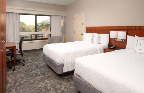 Miami Lakes Resort | Enjoy a Hassle-Free Stay! with Outdoor Pool, Short Drive to Royal Oaks Park