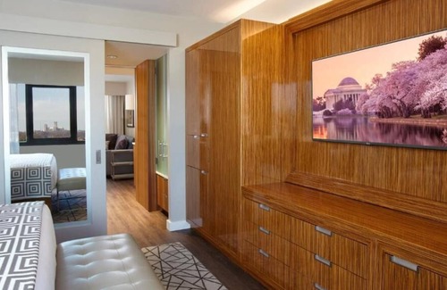 West End House | Enjoy a Hassle-Free and Suiting Stay! Parking, Pool, Near Smithsonian Museums
