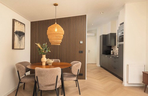 Lieren House | Enjoy a luxurious holiday home for 4 people in the wooded surroundings of the Veluwe, complete with modern amenities and air conditioning for optimal comfort. Additionally, you can fully unwind in the delightful private hot tub, perfect for relaxing