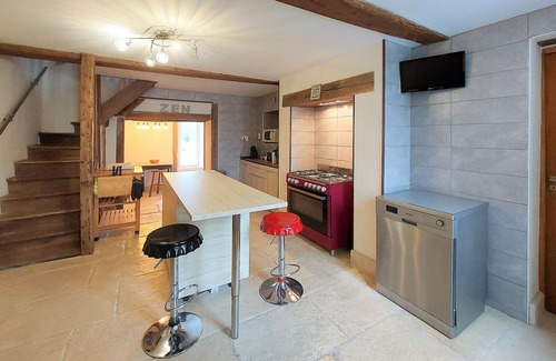 Praslay House | Enjoy a magnificent view of the countryside in this beautiful vacation home with pool.