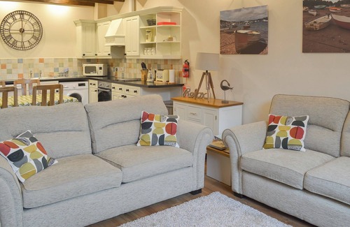 Liverton Cottage | Enjoy a morning swim at Rook followed by exploring the nearby towns.