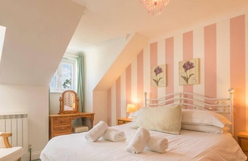 Le Vallon Cottage | Enjoy a Relaxing Break at the 4* Ellingham Cottages