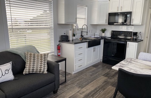 Grand Junction House | Enjoy a stay in our pet-friendly park model.