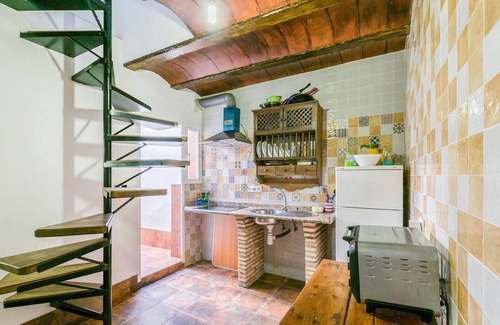 Spain House | Enjoy a sunny vacation in this Andalusian vacation home in El Centenillo.