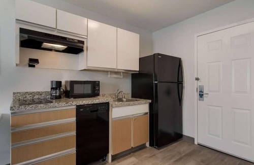 Centennial House | Enjoy an extended stay in the Denver metro area!