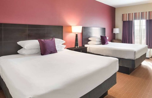 Saint Landry Hotel | Enjoy Awesome Amenities at Knights Inn Bunkie! 2 Units, Free Breakfast, Pool!