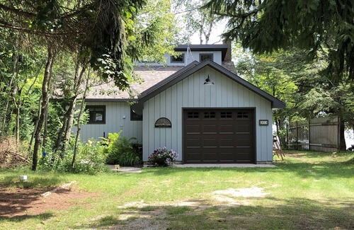 Sturgeon Bay House | Enjoy Breathtaking Sun Rises On The Sandy Lake Michigan Shoreline!