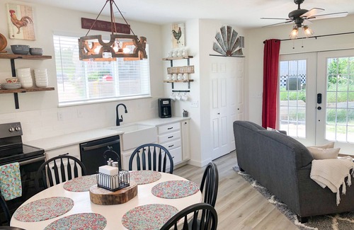 Monument House | Enjoy country living in this charming farmhouse guest cottage