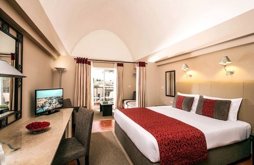 Makadi Bay House | Enjoy Direct Beach Access at Luxurious Seaside Room with Outdoor Pools