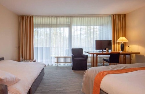 Wolfheze Hotel | Enjoy Forest Serenity in a Plush Room Near De Hoge Veluwe - 2 Units