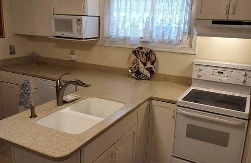 York Beach Condo | Enjoy Long Sands Beach Seascapes from the Sea Snug condo