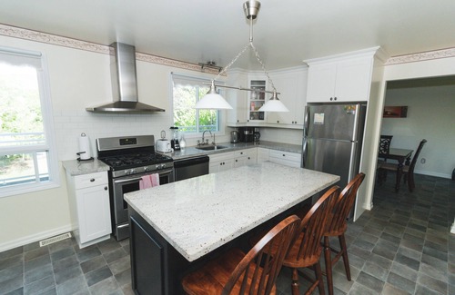 Huntsville Cottage | Enjoy our four season cottage with full amenities,on the beautiful Muskoka River