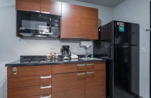 Gleneagle Hotel | Enjoy Pet-Friendly Room with Kitchen - Your Colorado Springs Hideaway