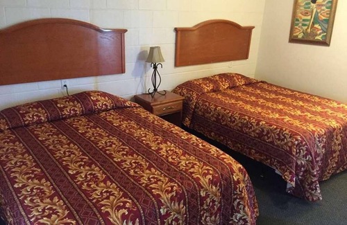 Fairview Hotel | Enjoy Pleasant Stay in Knights Inn Fairview! 2 Comfortable Units, Pets Allowed