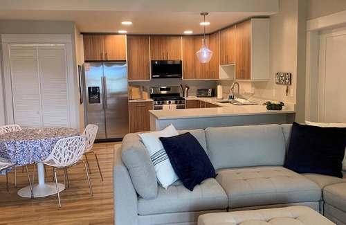 Helena Condo | Enjoy Stunning Lake & Mountain Views. Swedish, Beachy 2 bdrms/1 bath w/Hot Tub