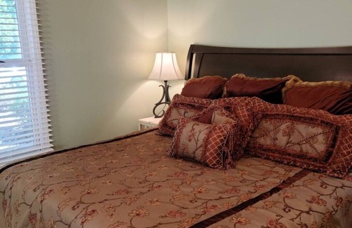 Helmsburg House | Enjoy the Bird Nest in Beautiful Nashville, Brown County, Indiana.