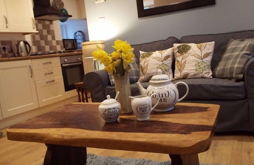 Coldstream Cottage | Enjoy the fantastic river views from Rosybank Cottage, with in 2 bedrooms each with with smart ensui