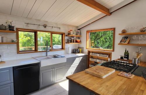 Ucluelet House | Enjoy the West Coast at the Cedar Rock Home.
