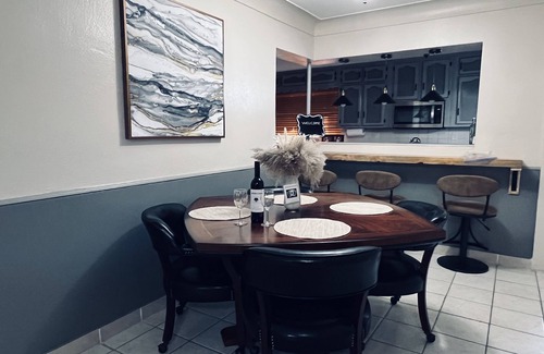 Menlo Park House | Enjoy this family-friendly house closed to Downtown and pet-friendly